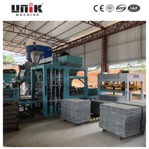 Stroj za izradu opeke iz bloka od cementa
